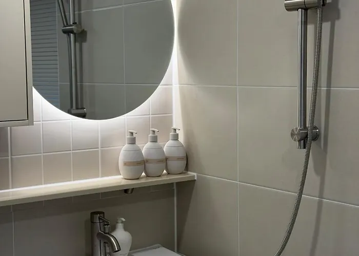 New Cozy Stay, 10 Min To Hongdae, Itaewon, 2 Min To Daeheung Stn, Park View *